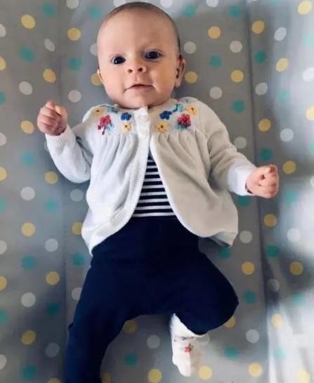 小宝宝|失聪宝宝戴上助听器的瞬间，表情五味杂陈，网友跟着一起哭了