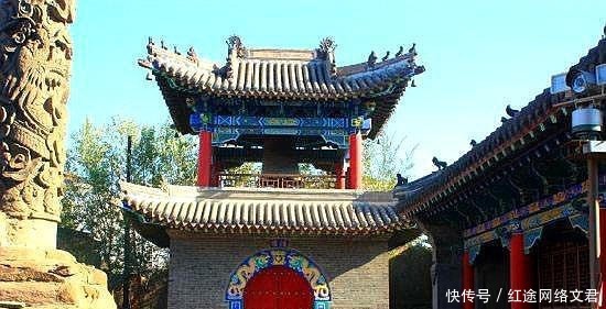 挖开|化粪池下有蹊跷,专家赶紧来抽粪,挖开后大笑:下面埋了个皇帝!