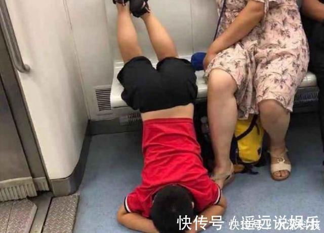 独生子女|“吃你鸡腿怎么了”,熊孩子强要邻桌鸡腿,女孩霸气做法众人称赞