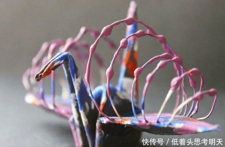 重样|每天折一只千纸鹤,他坚持了1000天不重样,女友被感动到梨花带雨