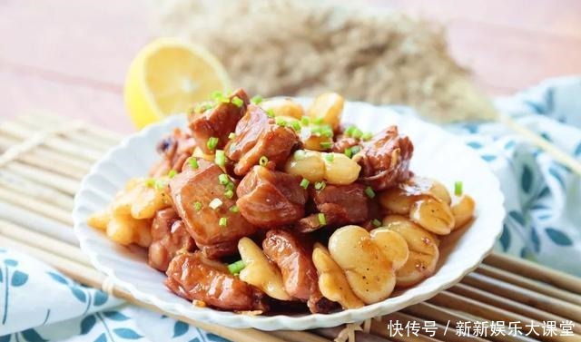 这菜,三天不吃就会馋,焖一焖,香到舔盘子,儿子一口一块停不下