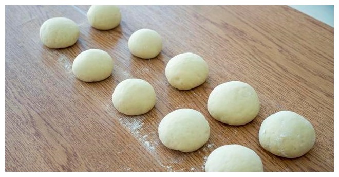 这种早餐饼，层层酥脆直掉渣，做法还简单，外面早餐店根本吃不到