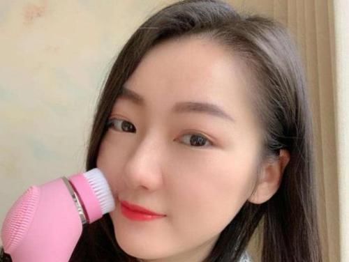 洗脸的4个“坏行为”要避免，教你正确洗脸方式，皮肤干净又水润