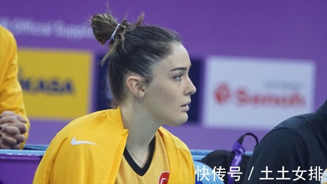 泽赫拉|厉害!女排劲敌副攻大将10扣10中,助瓦基弗银行欧冠两连胜