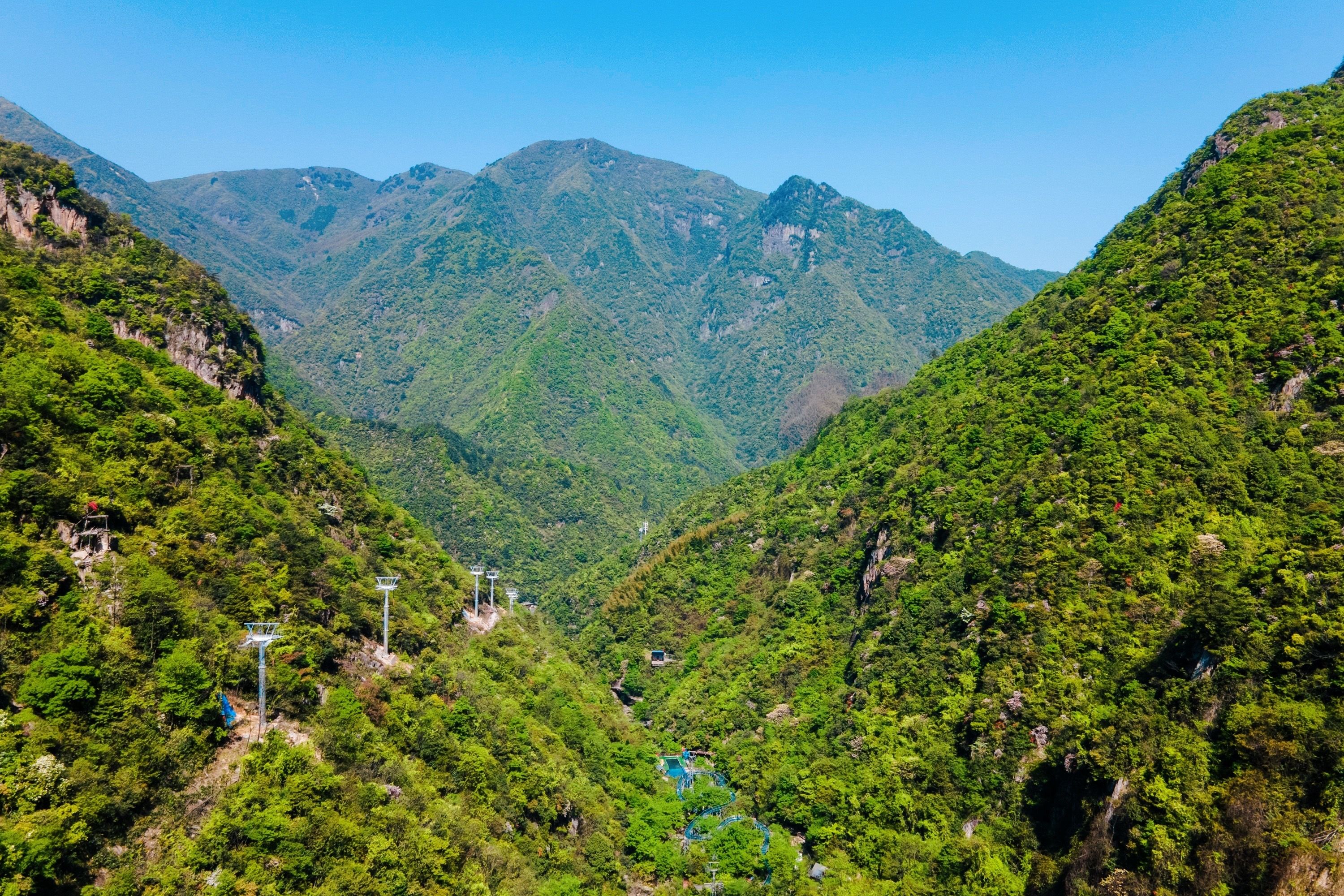 安吉浙北大峡谷，北纬30度线上的奇特山景，九大游乐项目等你挑战