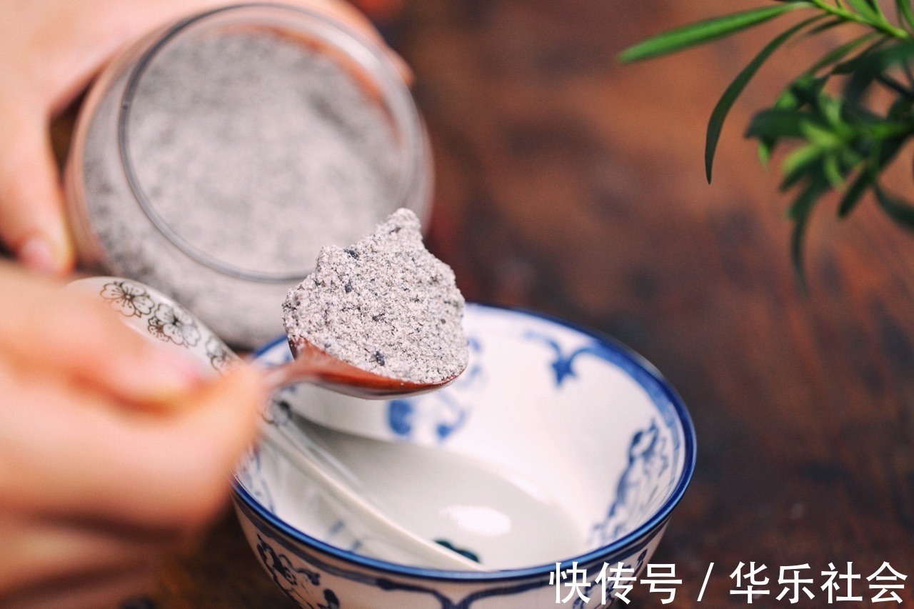 搅拌均匀|在家制作黑芝麻糊,味道香浓,营养健康