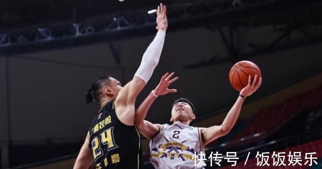 肘击|CBA重磅罚单!许钟豪肘击致廖三宁面部4处骨折 禁赛3场罚款十万