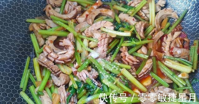 芹菜|处理好的猪腰花,加点芹菜一起炒,又香又入味,一点不膻气!