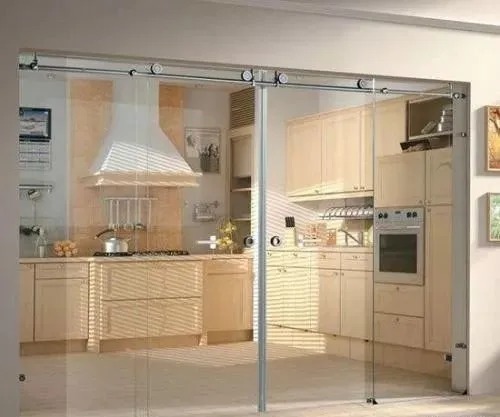 密封性|厨房推拉门已经慢慢被淘汰了, 如今更流行装这种门, 太聪明了