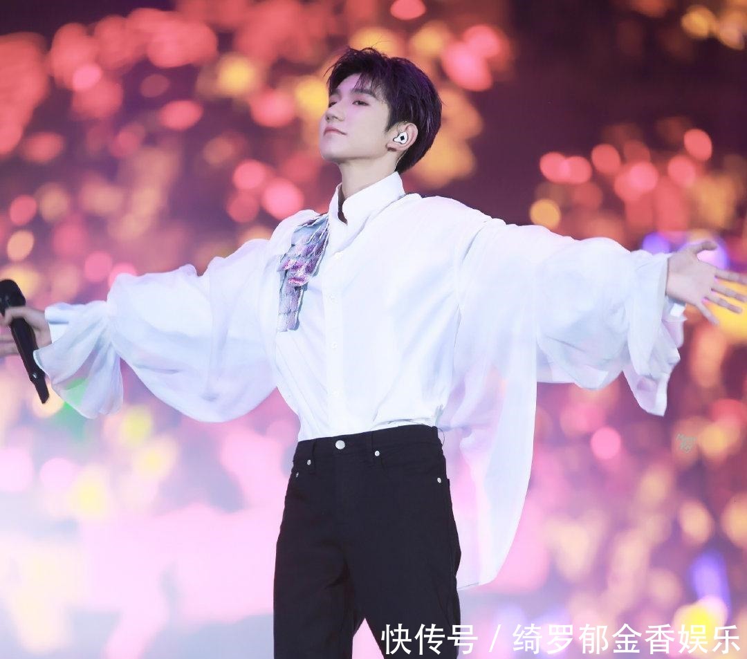 展示 王源自曝没有坚持跳舞的原因,看完他的展示,粉丝心疼不已