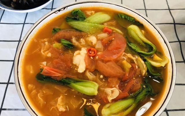 解馋|宅在家的周末午餐,三口人4个菜,有肉有鱼有凉菜,好吃还解馋