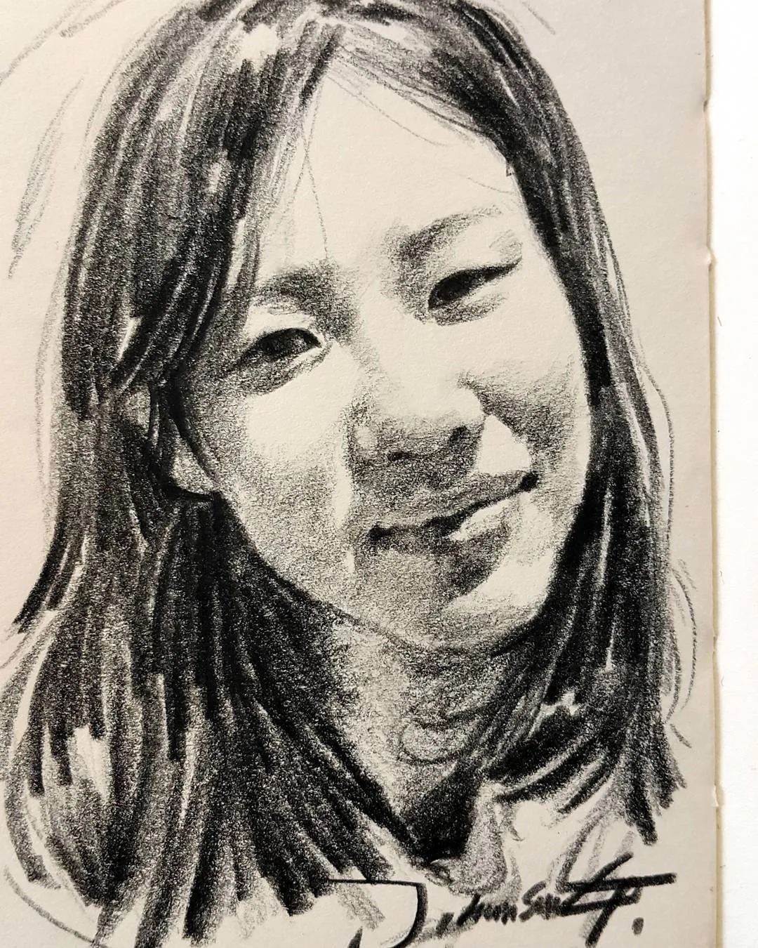 小孩童$画皮画骨难画魂,他用木炭条把肖像画活了