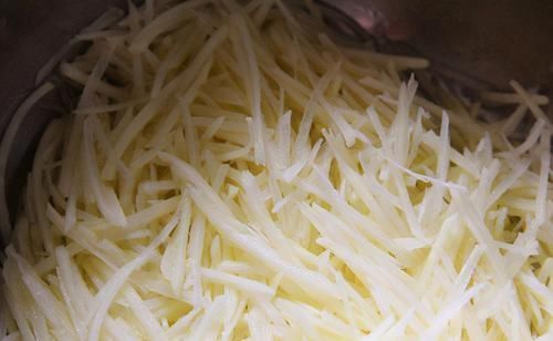 好吃|炒土豆丝，啥时候放醋是关键！顺序对了，就算随便炒炒都爽脆好吃