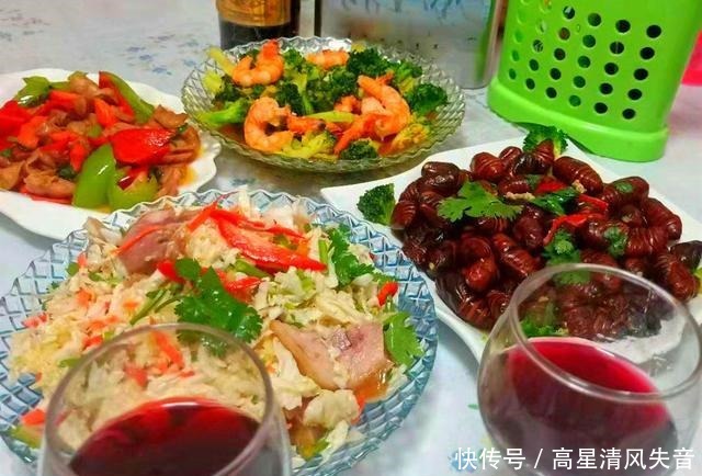 迎接外地读大学的儿子回家,我做了这样一桌菜,没想到火了朋友圈