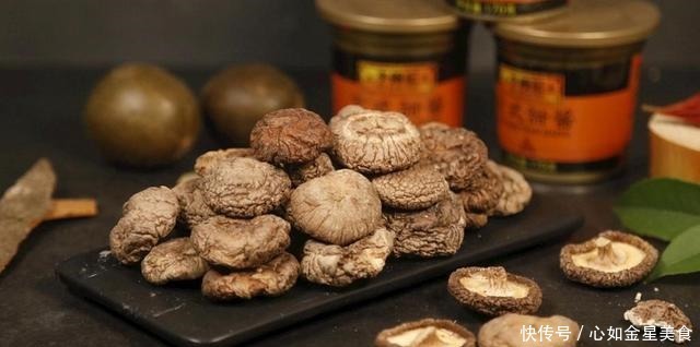 可口|大厨教你红烧肥肠的做法,吃起来柔嫩可口,肥而不腻