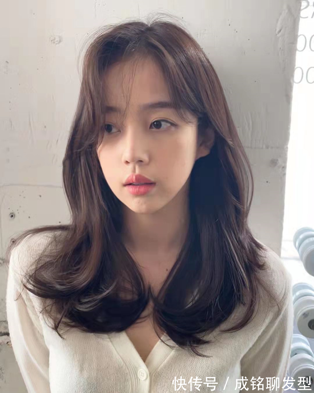 底色|今年这三种颜色很流行,选对头发颜色显白又时尚,洋气又显年轻