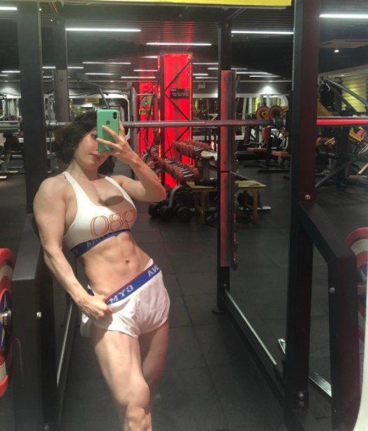 青岛|青岛肌肉辣妈，这身肌肉是什么水平？敢和男人叫板吗？