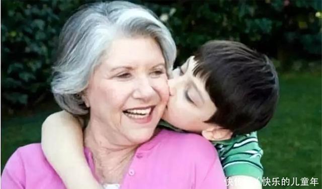 父母|“更喜欢奶奶还是姥姥”6岁孩子的回答让父母沉默，真实又扎心