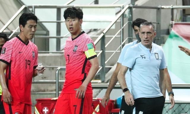 韩国男足|一波4-2!亚洲第4将创历史,晋级世界杯概率98.57%,国足出线悬了