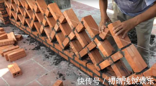 砖块|家里剩2车红砖，老爸就砌了个院墙，一格一格镂空通风全村第一家