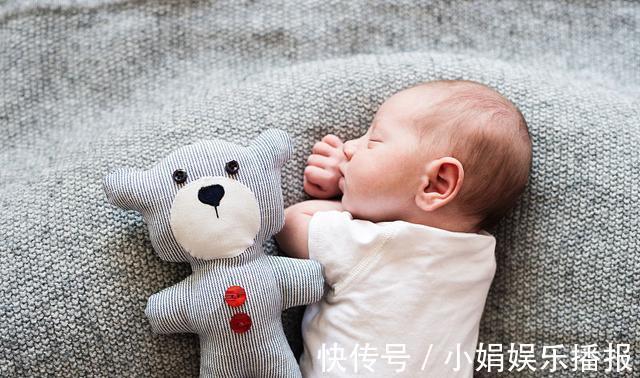 妈妈们|新生儿出生后多久睁眼若超过此时间,就去看看医生吧