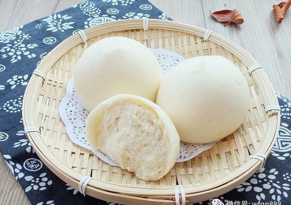 饭桌#很多中国人的饭桌上常常离不开馒头,那么馒头这个词是怎么来的?