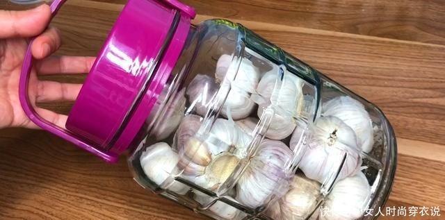 简单|原来大蒜这样保存,不发芽不干瘪,方法太简单了,又学会了一招