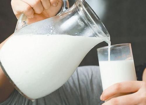 买牛奶时,不管什么牌子,只要包装上有“3个字”的,都是纯牛奶