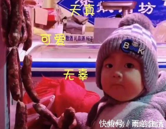 走红|“贪吃宝宝”走红,菜市场偷啃猪头肉和腊肠,老板看见却笑得不行