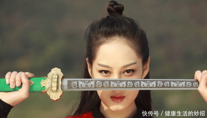 慕容复|段誉娶了木婉清和钟灵,金庸为何改书让他再娶晓蕾此举一举三得