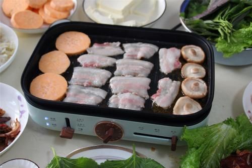 实惠|周末午餐,给老婆做的东北烤肉,解馋又实惠,比烤肉店吃着过瘾