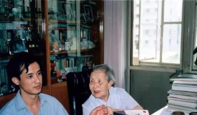 林徽因$被张爱玲讽刺,被林徽因怼,被鲁迅瞧不起,为何她们都看不惯冰心