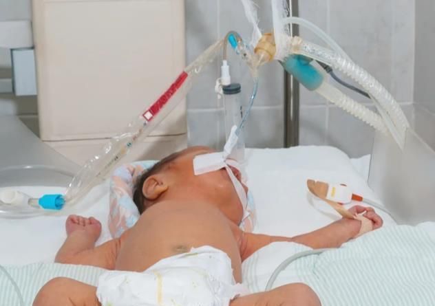 母乳|别再过度神话“母乳喂养”了,错误的坚持只会让宝宝受伤!