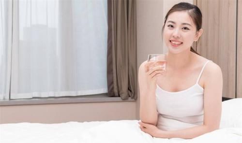 晨起后的第一件事不是上厕所,是此事,许多人搞错了,难怪毛病多