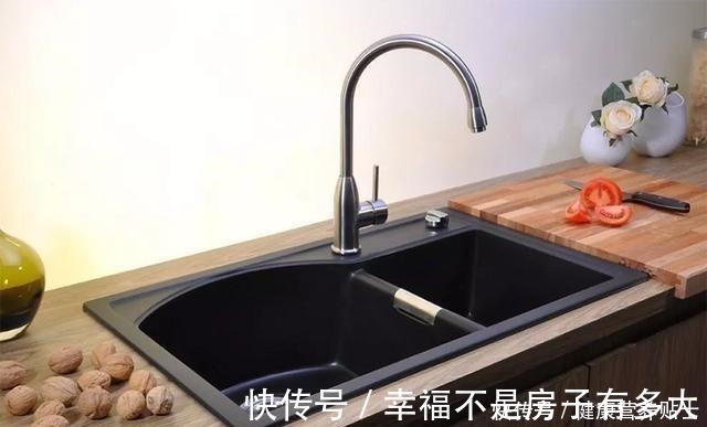 看上去很美|每次洗碗弄的到处都是水！听完内行人的建议，才知是厨房水槽的过！