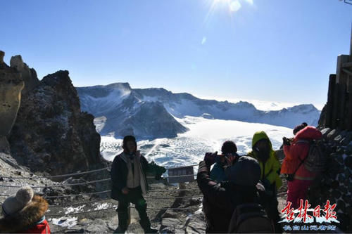 来自广州|比去年提前5天！长白山天池“冰镜”今日“重圆”