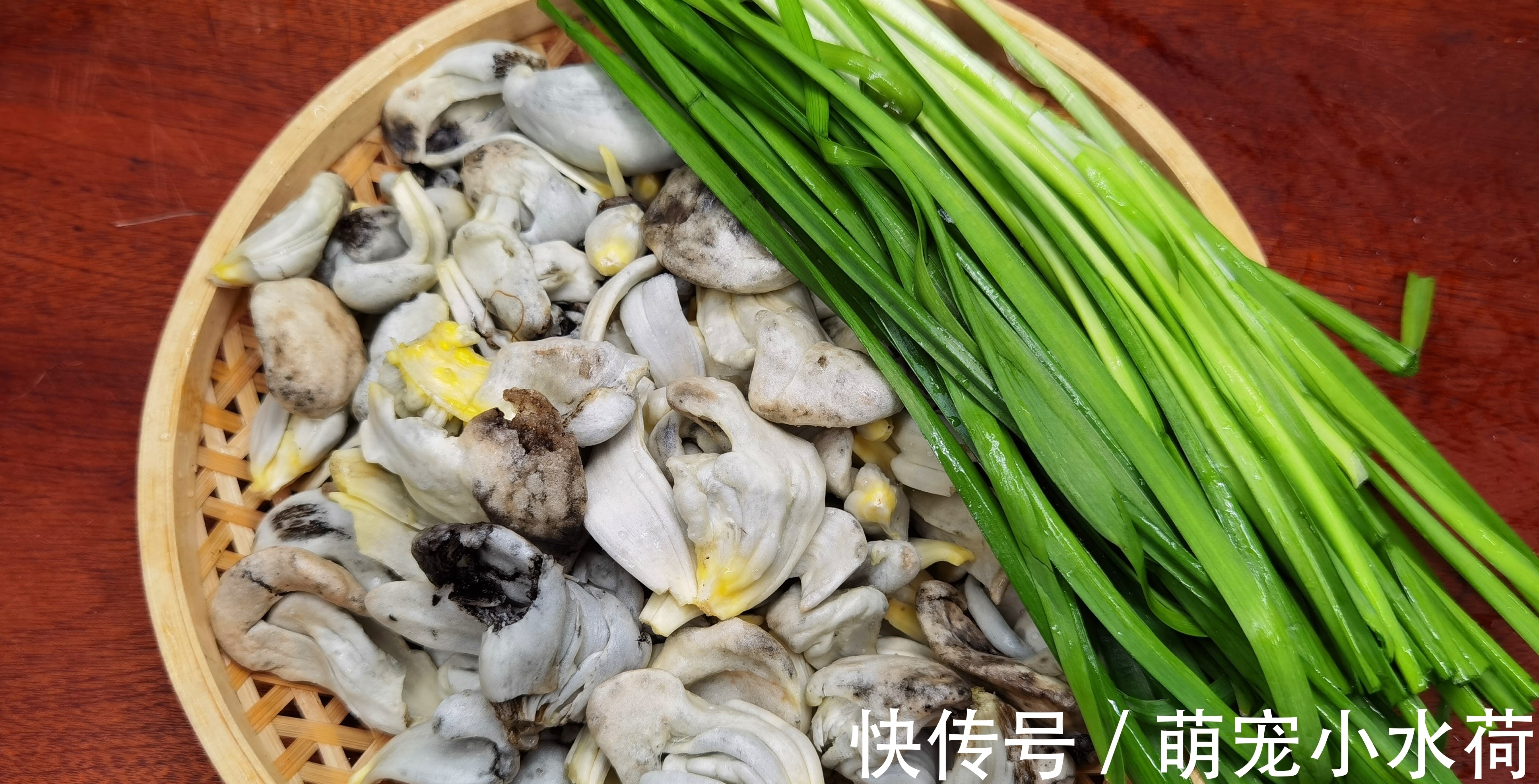 乌苠|此菜和玉米共生，农民见到就头痛，老外却拿它当美食，9美元1斤