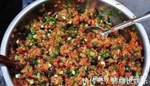 60年老厨子调制饺子馅的秘方三种调料缺一不可,网友太香了