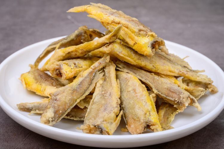 炸小黄鱼，别只往里加面粉，多放2样，炸出来又酥又脆，肉质鲜美