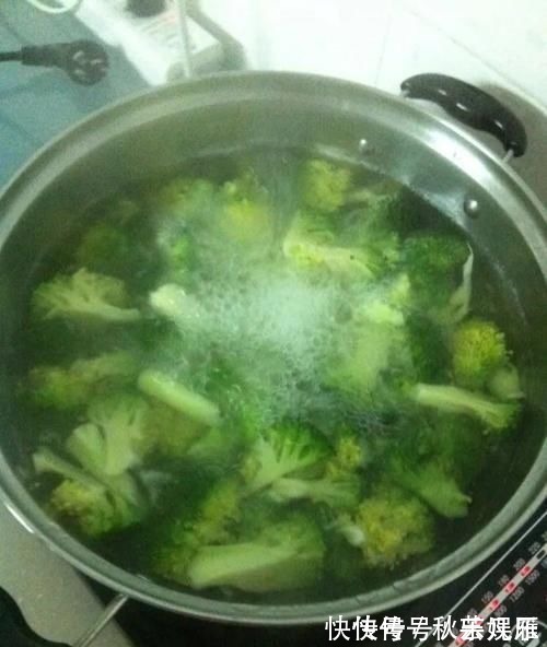 宝宝|宝宝 3 岁前,家长要谨记“不吃三饭”!辅食吃好了,娃更少生病