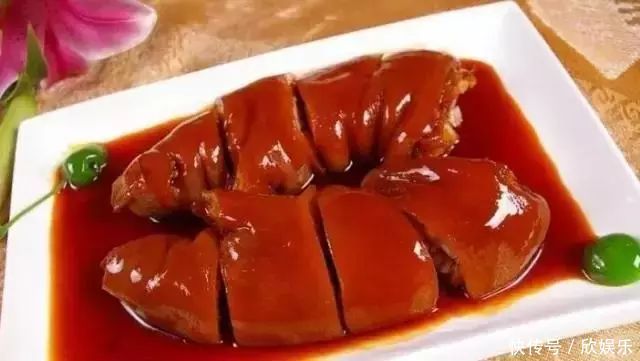 年夜饭寓意老好的几道菜,好吃、好看,家人吃得满意吃出幸福