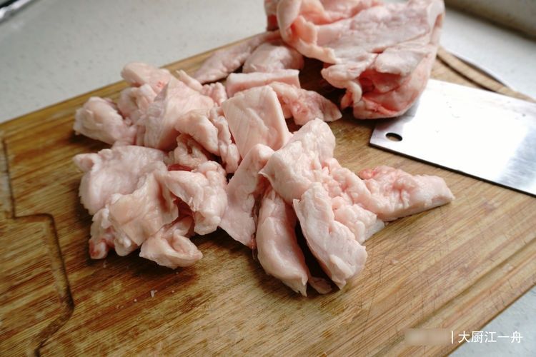 熬猪油，猪油最忌直接下锅，教你这3招，猪油嫩白不腥气真好吃