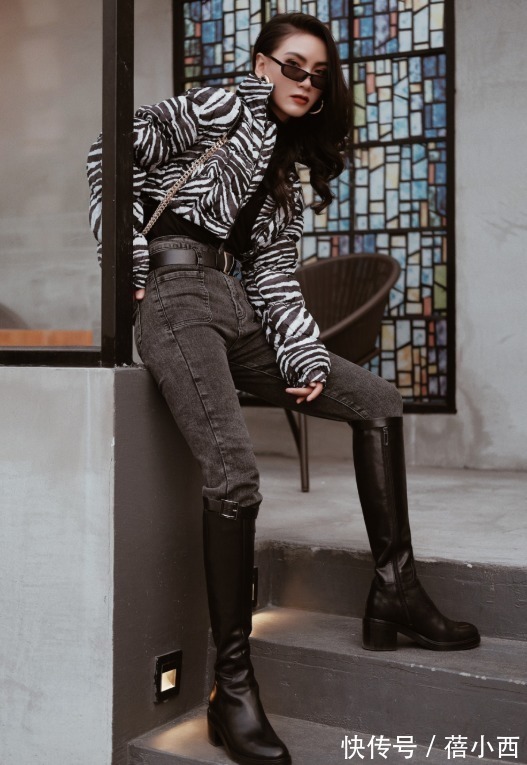 毛毛领 今年羽绒服“穿短不穿长”,搭配牛仔裤真洋气,搭配半身裙好高级