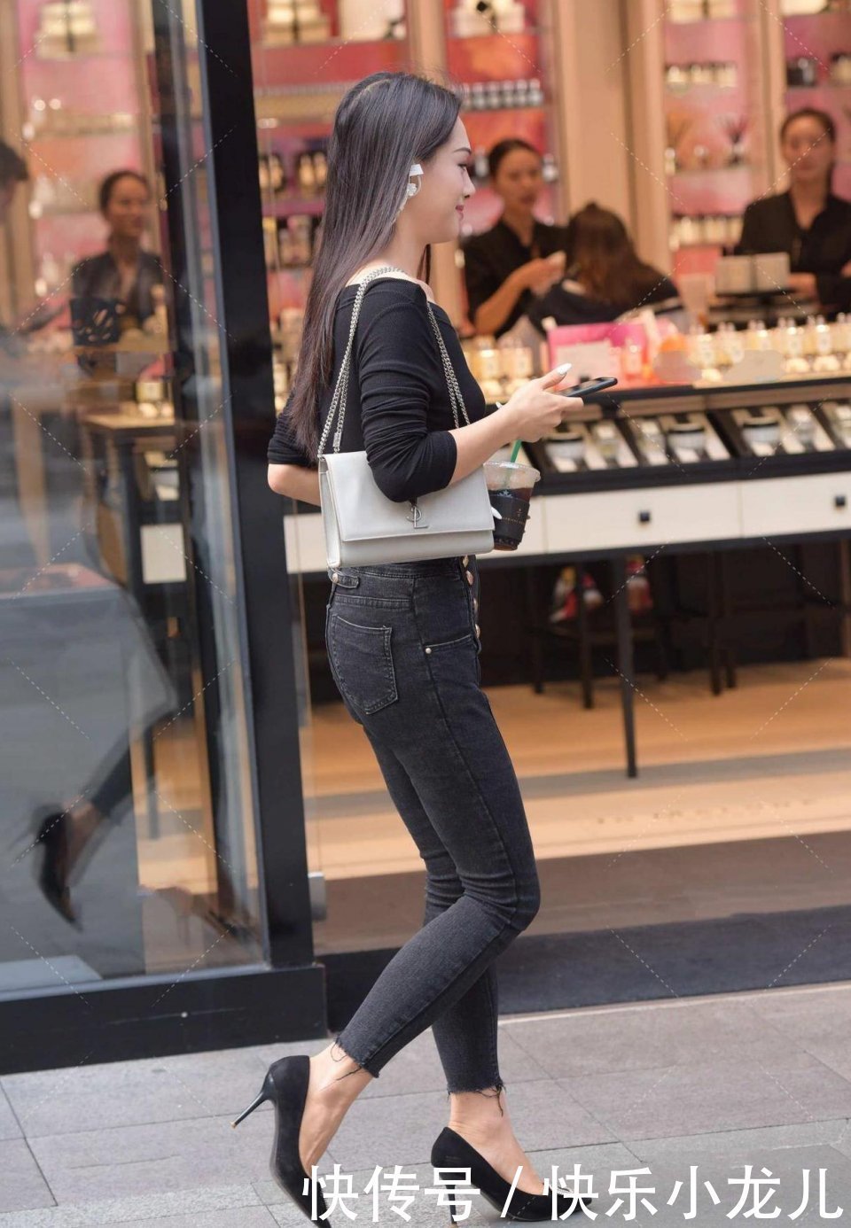 奶茶妹妹|超清纯的奶茶妹妹,小u领的灰色背心,秋季的清凉风扑面而来