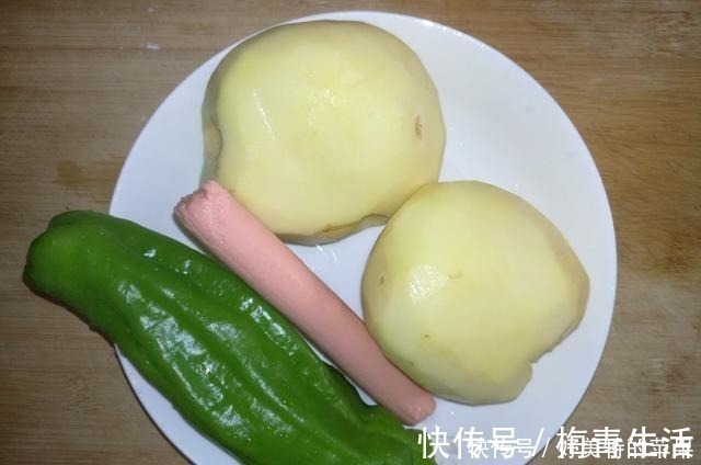 土豆饼|土豆不要总炒土豆丝，教你一个新吃法，出锅连吃3个不过瘾