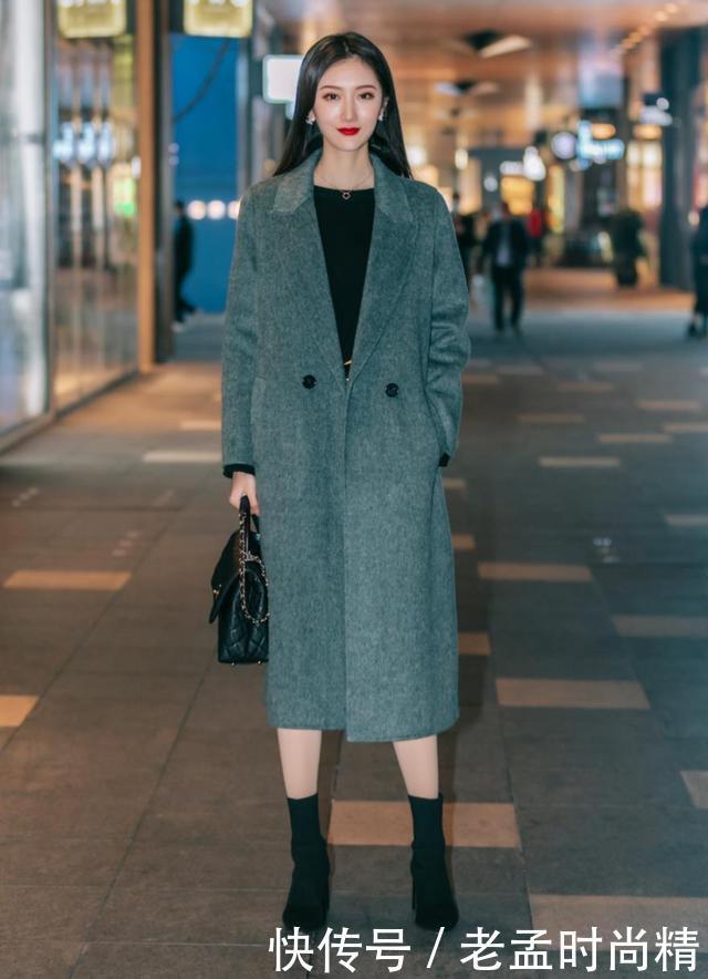 30岁的女人难逃身材丰腴, 穿搭注重“少女感”, 高挑显瘦有朝气