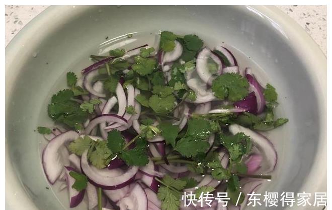 黄皮|夏天买洋葱,遇到紫皮和黄皮选哪个?菜农:别瞎买,差别挺大的