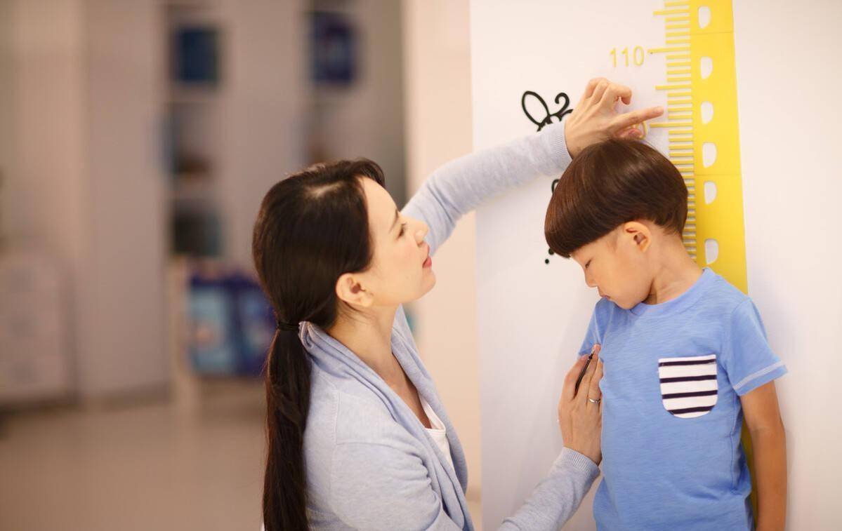 孩子|2021年最新儿童身高标准表,能达标的孩子不容易,你家娃如何?