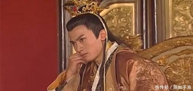 相士预言此人入考场必中头名,皇帝不信送其入考场,结果真的中了