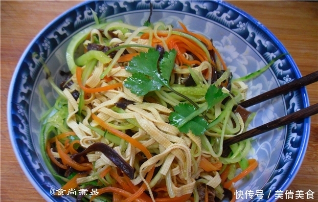 这几样食材搭配,简单又营养,焯一焯拌一拌即可,清理肠道垃圾